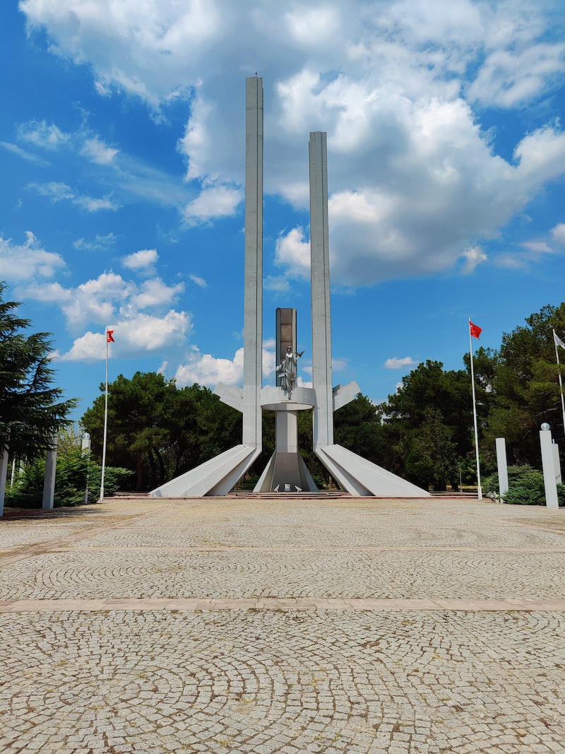 Kıbrıs'ın Doğal ve Tarihi Mağaraları Kıbrıs'ın Doğal ve Tarihi Mağaraları